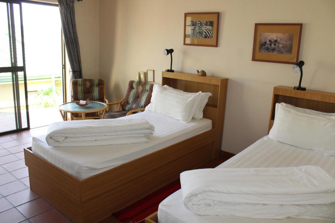 Onganga Hotel Pension วินด์ฮุก ภายนอก รูปภาพ