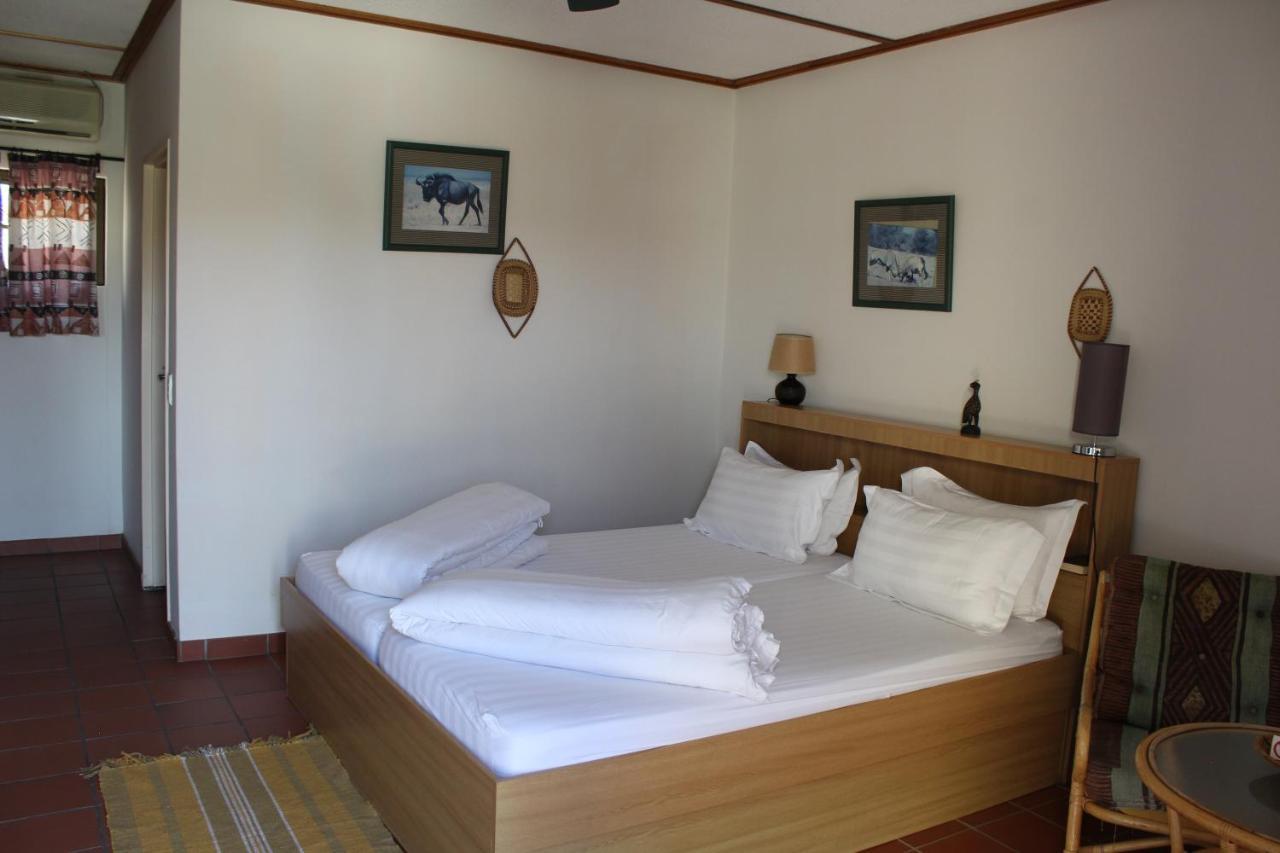 Onganga Hotel Pension วินด์ฮุก ภายนอก รูปภาพ