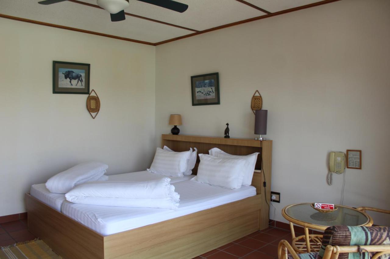 Onganga Hotel Pension วินด์ฮุก ภายนอก รูปภาพ