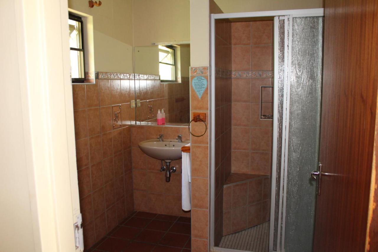 Onganga Hotel Pension วินด์ฮุก ภายนอก รูปภาพ